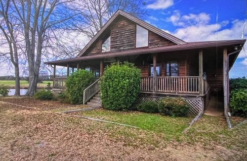 Pine Mountain Cabin | Lodge on the lake inside a family farm 2 or 5 bedroom