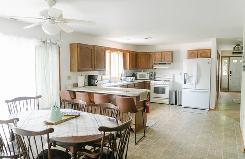 Erma Cabin | Lodge on top of Behr Brewing. Close to Cape May and Wildwood