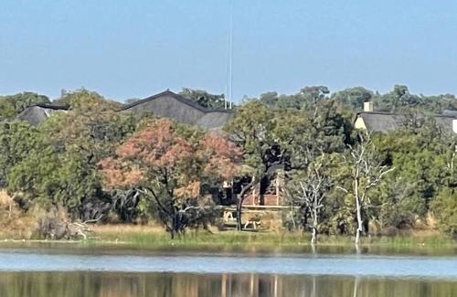 Leeupoort House | Lodge on Watering Hole , Zebula