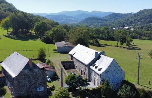 Neussargues en Pinatelle House | Lodge-Sagne une ferme rénovée au cœur du Cantal à proximité de la station de ski du Lioran