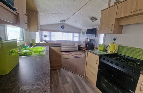 Barnstaple Cabin | Lodge Sleeps 4 - Pet Friendly with Private Parking