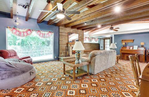 Coshocton House | Lodge-Style Home in Coshocton with Spacious Yard
