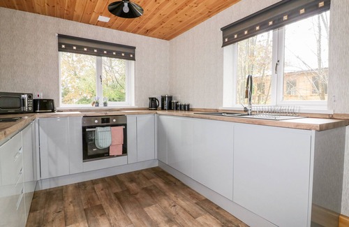 Grampound Cottage | LODGE TWO, family friendly, with a garden in Summercourt