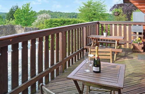 Bronygarth Ski Chalet | Lodge with one double and one twin.