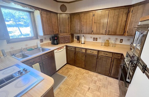 Carriage Hills House | Lodgepole - 2 bedroom monthly rental - Free WiFi