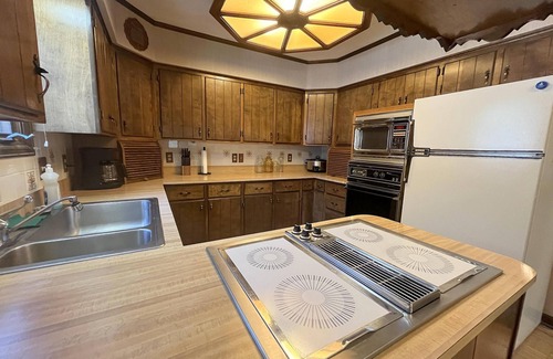 Carriage Hills House | Lodgepole - 2 bedroom monthly rental - Free WiFi