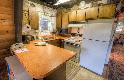 Pioneer Trail House | Lodgepole Chalet 3 Bedroom Home by RedAwning