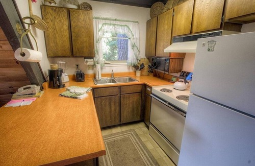 Pioneer Trail House | Lodgepole Chalet 3 Bedroom Home by RedAwning