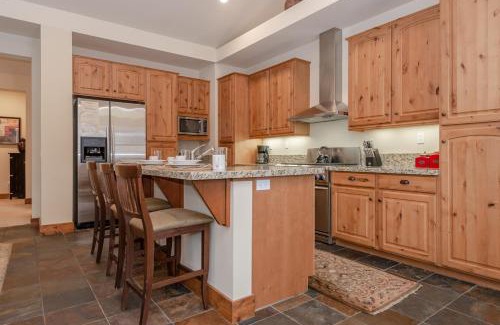 Mammoth Lakes House | Lodges 1140- Spacious Townhome on Golf Course