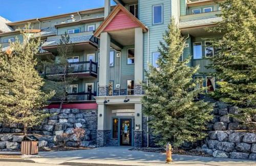Canmore Apartment | Lodges at Canmore Resort, Heated Outdoor Pool & Tubs, Sleeps 6-9