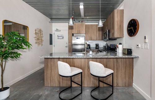 Midtown Apartment | Lodgeur | Bright & serene 1BR loft | Midtown
