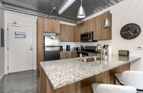 Midtown Apartment | Lodgeur | Bright & serene 1BR loft | Midtown