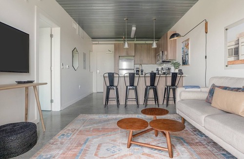 Midtown Apartment | Lodgeur | Hip & stylish modern 1BR loft | Midtown