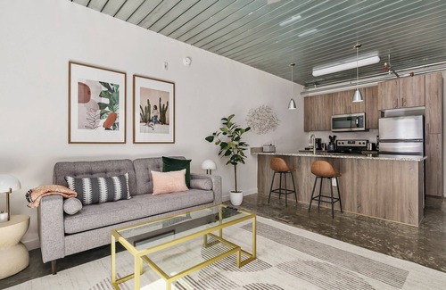 Midtown Apartment | Lodgeur | Pool-side 1BR loft w/office | Midtown