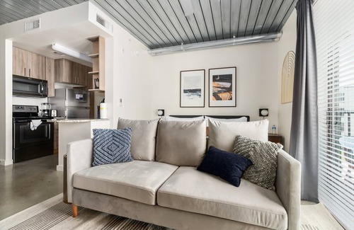 Midtown Apartment | Lodgeur | Relaxing & modern studio loft | Midtown