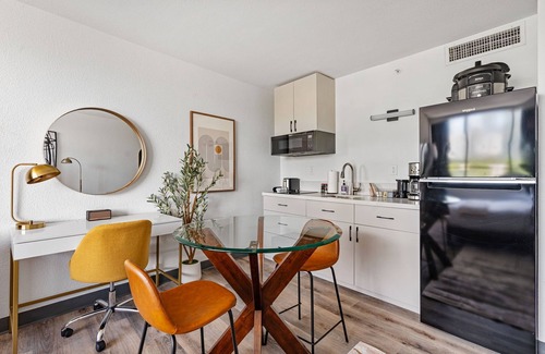 Greenway Plaza-Upper Kirby Apartment | Lodgeur | Studio for work & rest | Upper Kirby