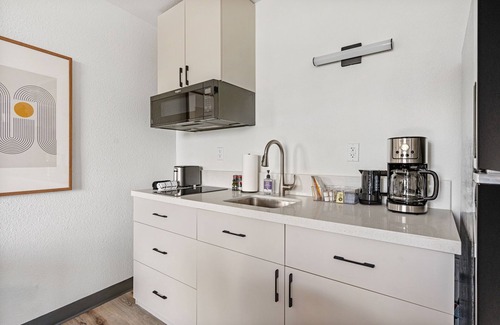 Greenway Plaza-Upper Kirby Apartment | Lodgeur | Studio for work & rest | Upper Kirby