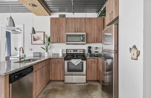 Midtown Apartment | Lodgeur | Stunning & spacious 1BR loft | Midtown