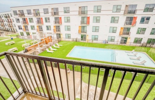 Midtown Apartment | Lodgeur | Stylish & spacious studio loft | Midtown