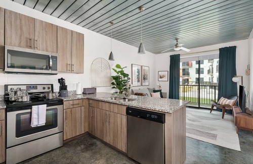 Midtown Apartment | Lodgeur | Suave midcentury modern 1BR | Midtown