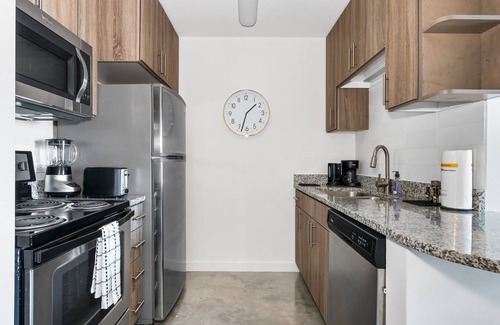 Midtown Apartment | Lodgeur | Vibrant & stylish studio loft | Midtown