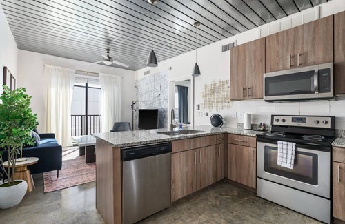 Midtown Apartment | Lodgeur | Vibrant & stylish 1BR loft | Midtown