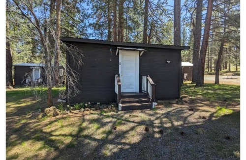 Tulelake RV Rental | Lodging 8, Queen, full bath & kitchen with hot water
