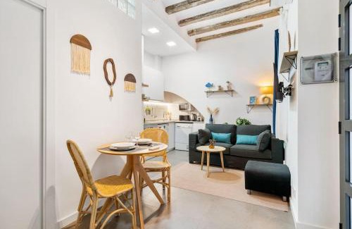 Barceloneta Apartment | Lodging Apartments Almirall Beach B2