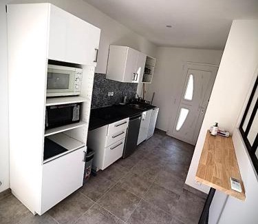 Saint-Jean-de-Fos Apartment | Lodging Climatisé Au Milieu des Vignes