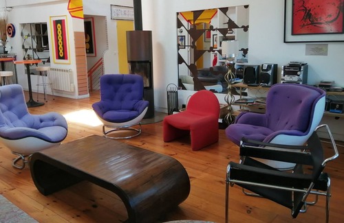 Le Peyrat House | lodging in an art gallery in Cathar country