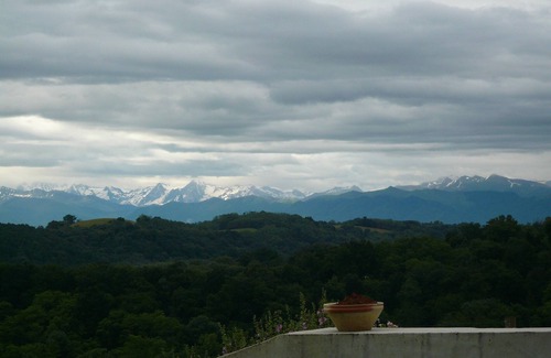 Lucq-de-Bearn Cottage | Lodging rated 4 stars NN, with swimming pool, in an old Bearnaise farm