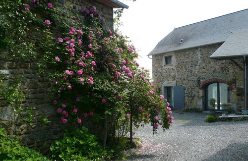 Lucq-de-Bearn Cottage | Lodging rated 4 stars NN, with swimming pool, in an old Bearnaise farm