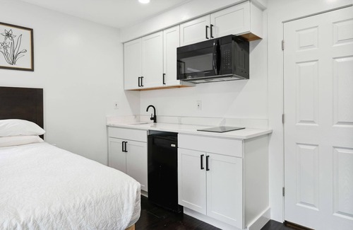 West Philadelphia Apartment | Lodgyy - Chic Double-bed Suite