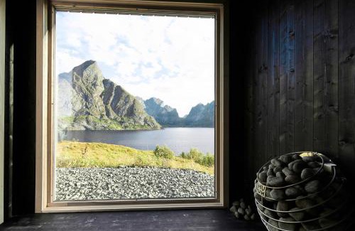 Moskenes Apartment | Lofoten panorama luxury home with sauna in Reine