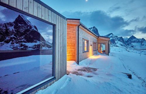 Moskenes Apartment | Lofoten panorama luxury home with sauna in Reine