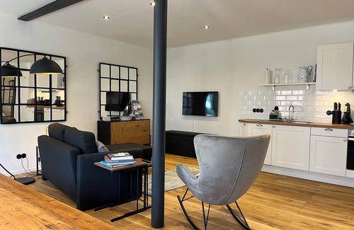 Friedrichstadt Apartment | Loft 1 with large terrace and beach chair