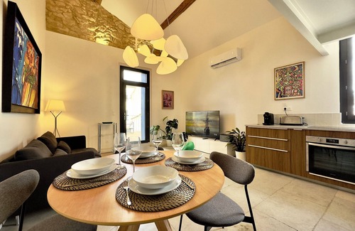 Estanove Apartment | LOFT/10min from downtown/Terrace/Parking