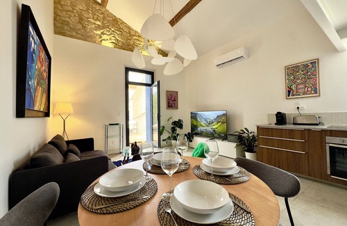 Estanove Apartment | LOFT/10min from downtown/Terrace/Parking