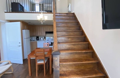 Bellerive Apartment | Loft 16 pieds de plafond avec deux terrasses!