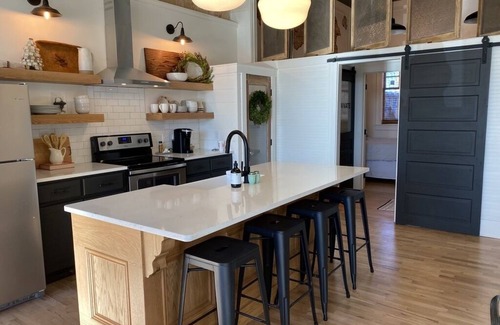 Huntingdon Apartment | Loft 163 (Historic Downtown building)