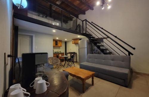 De Mexicanos Apartment | loft 2 blocks from the cathedral