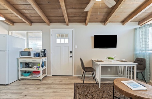 Pierpont Bay Apartment | Loft 38 Sunny Upper Beach Loft+ Steps to Sand + A/C