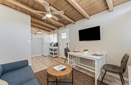 Pierpont Bay Apartment | Loft 38 Sunny Upper Beach Loft+ Steps to Sand + A/C