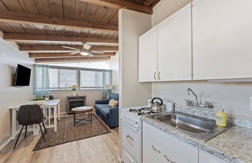 Pierpont Bay Apartment | Loft 38 Sunny Upper Beach Loft+ Steps to Sand + A/C