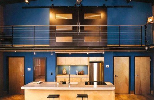 Rosewood House | Loft 912 Twice Featured on HGTV - Walk to USC Stadium. 1mi. Main St., USC, Ft.Ja
