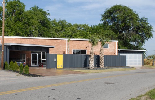 Rosewood House | Loft 912 Twice Featured on HGTV - Walk to USC Stadium. 1mi. Main St., USC, Ft.Ja
