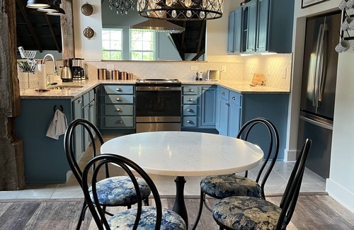 Georgetown Bed & Breakfast | Loft above Beautiful Horse Barn on Bourbon Trail