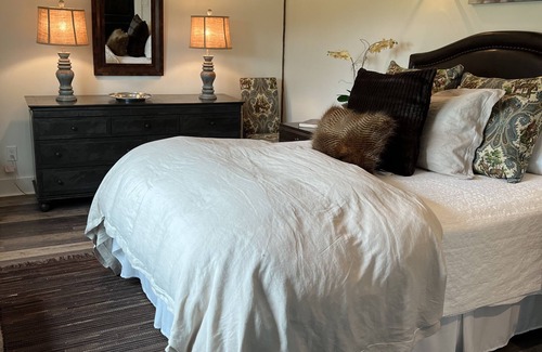 Georgetown Bed & Breakfast | Loft above Beautiful Horse Barn on Bourbon Trail