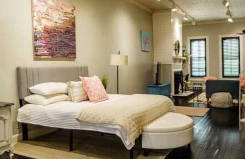 Granbury Apartment | Loft above the Historic Granbury Square