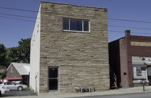 Cape Girardeau Apartment | Loft Apartment Across From Semo University Houch Field House. Walk To Events